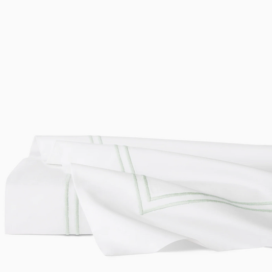 Grande Hotel Queen flat sheet in white/mist
